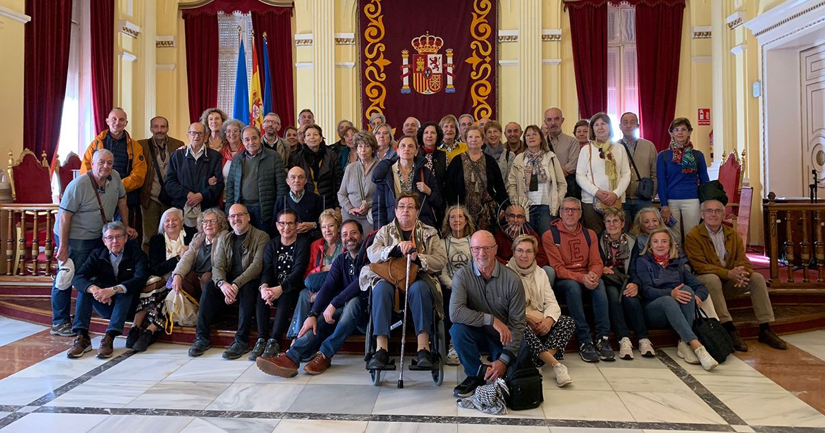 Medio centenar de vecinos de Aldea de San Miguel visitan la Asamblea