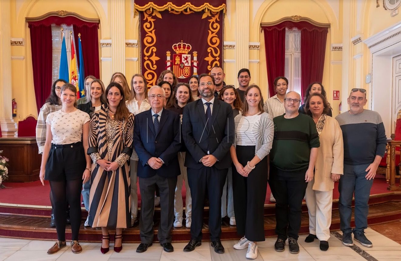 Imbroda recibe a una veintena de alumnos de la Universidad de Hamburgo en un encuentro intercultural