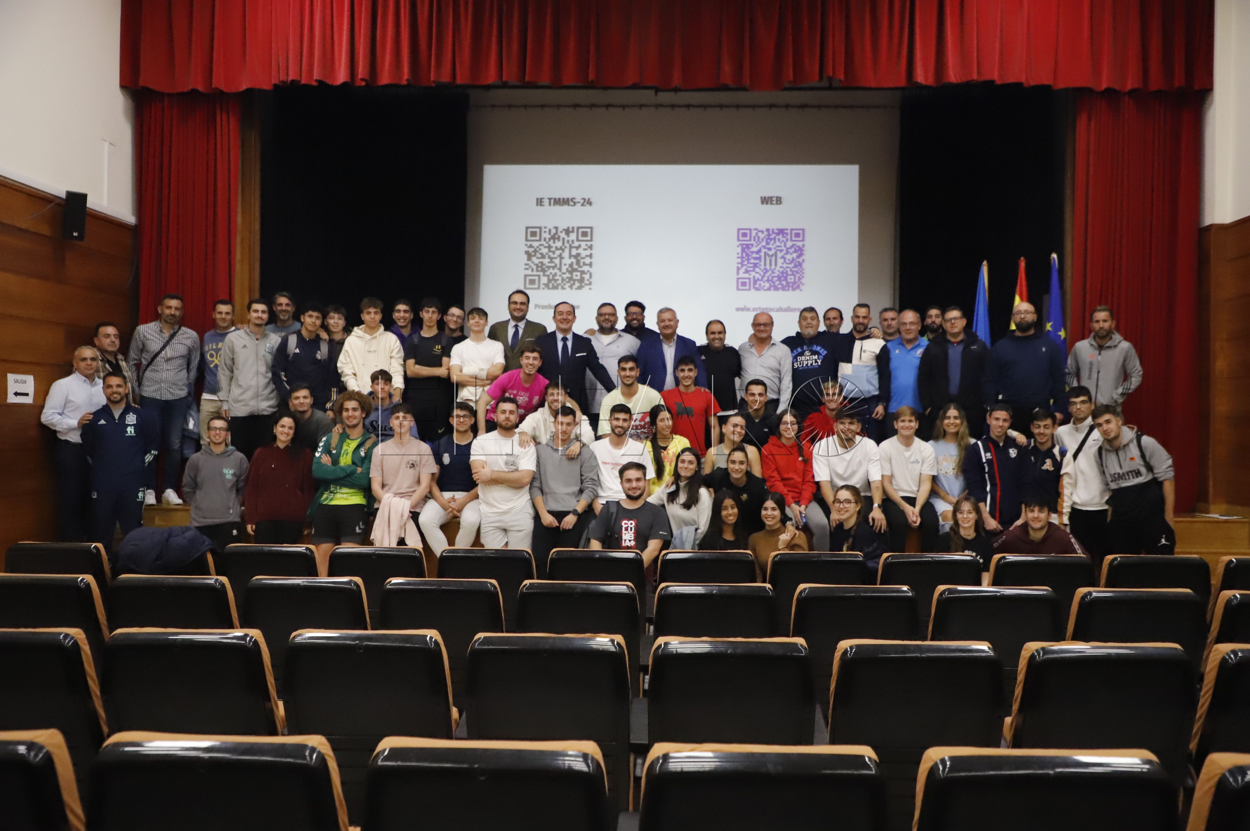 Exitosa jornada de actualización y reciclaje en el salón de actos UGR