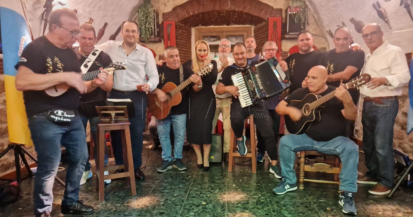 Un grupo musical canario ofrece un espectáculo privado en La Muralla