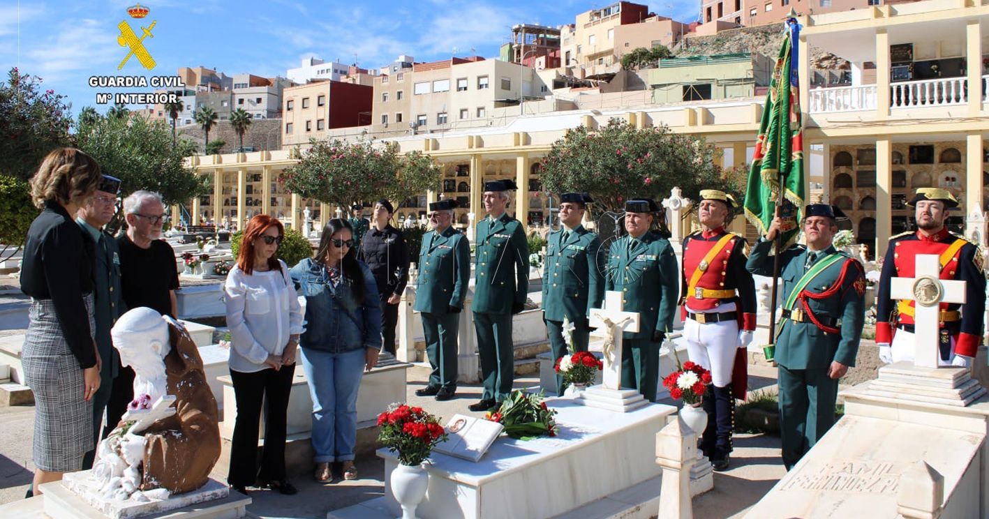 La Guardia Civil homenajea a los caídos por la patria