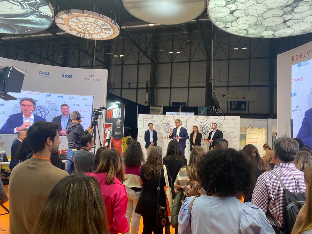 Comamel busca nuevos retos educativos digitales en Simo 2023