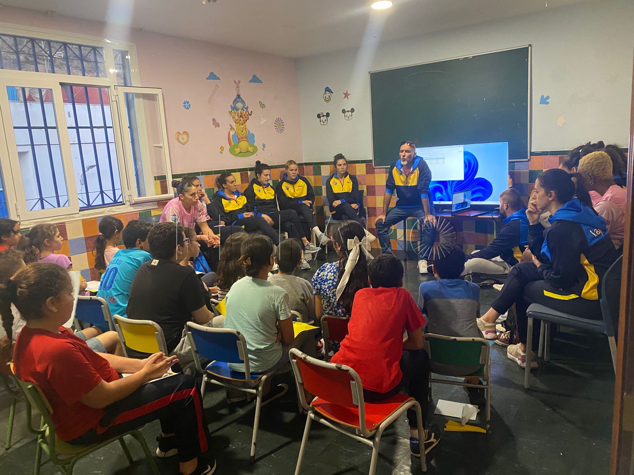 La Salle acude a la Ludoteca de Los Pinares