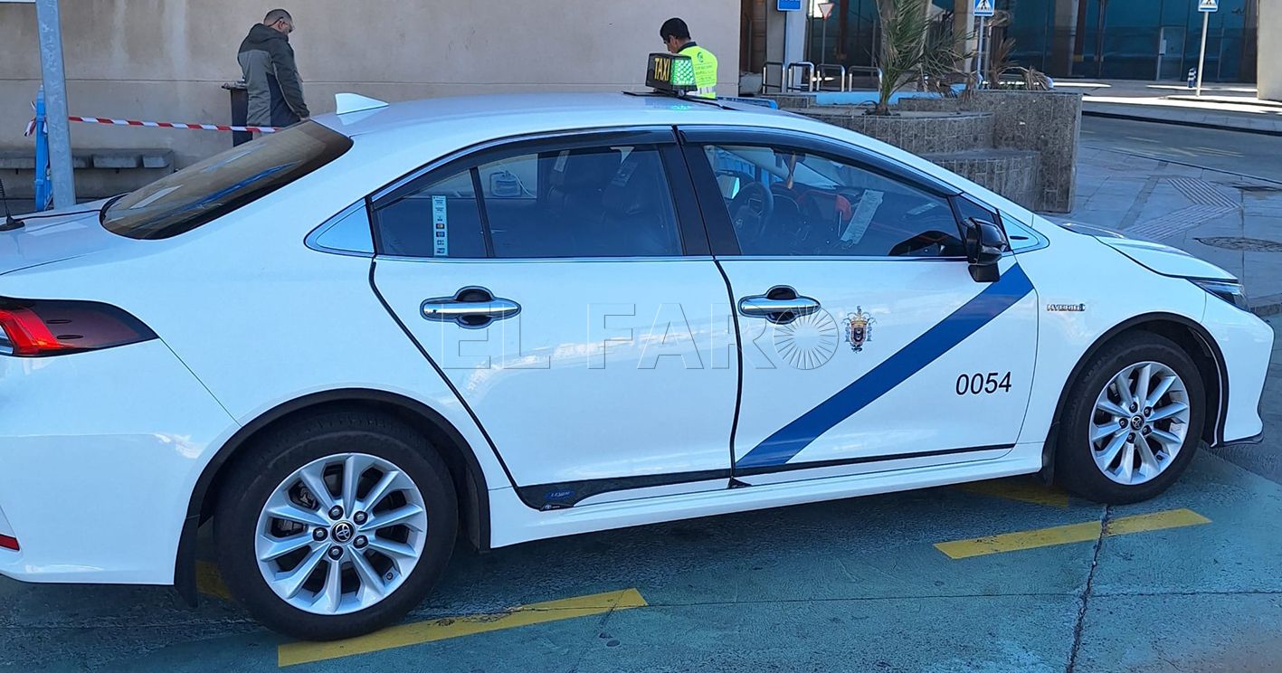 Al menos 14 taxistas tendrán que cambiar el azul de la franja