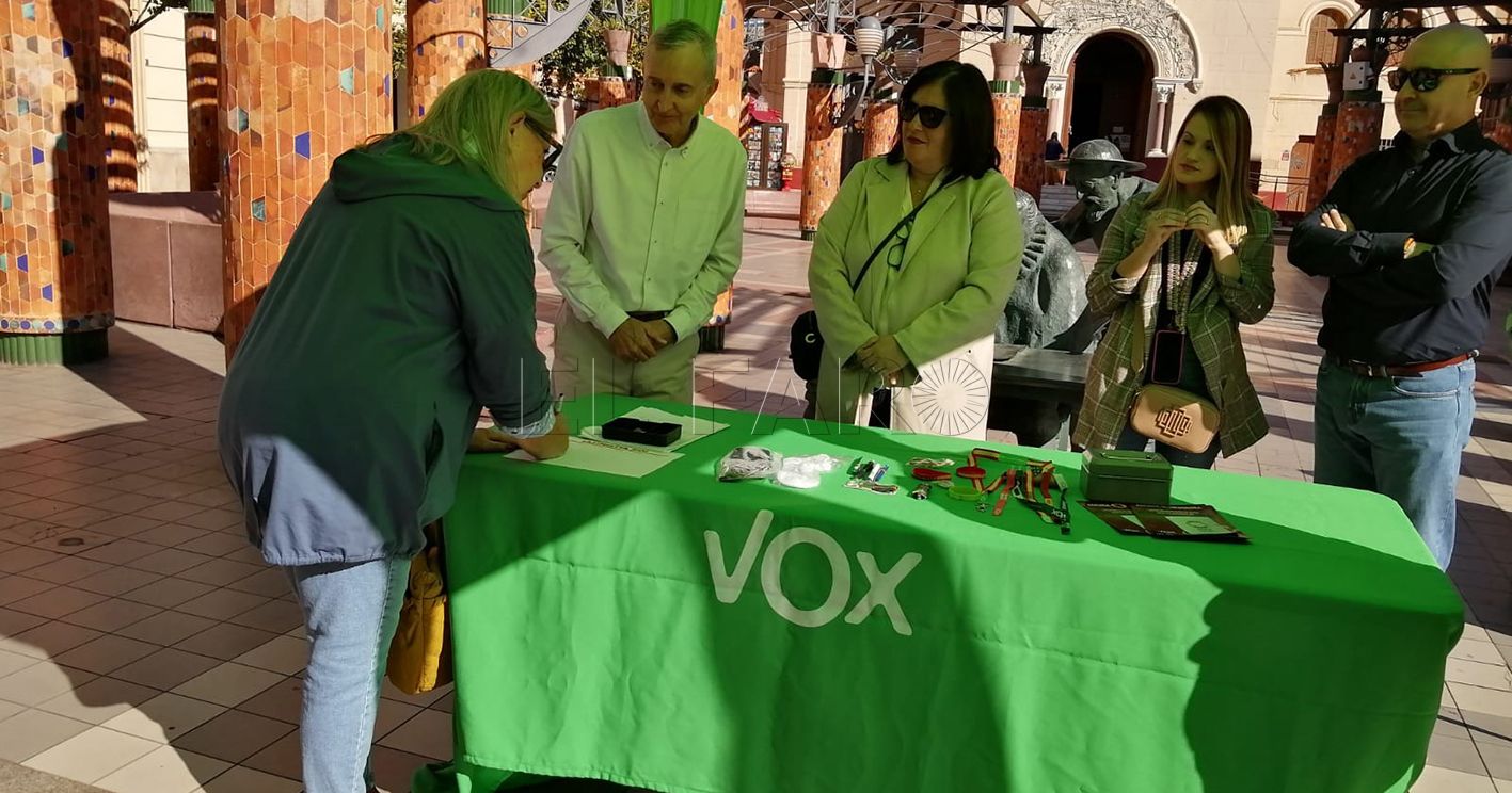 Vox ya lleva recogidas unas 400 firmas contra la amnistía a los políticos catalanes