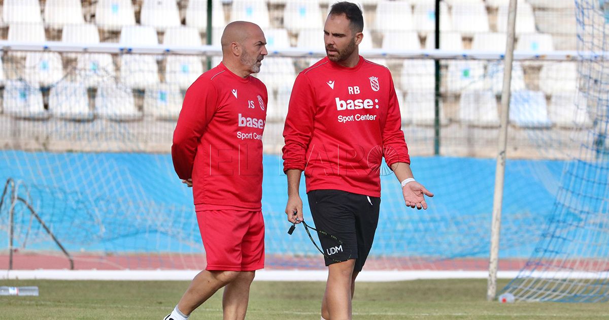 Juan Sabas, técnico de la UD Melilla: “A nosotros el barro nos llega hasta la cabeza y tenemos que salir”
