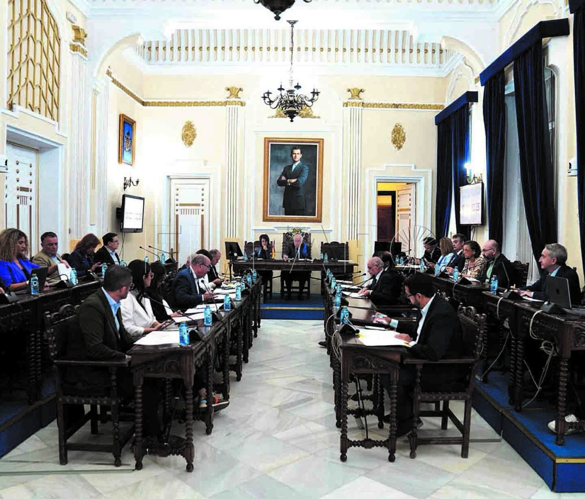 Mociones de Vox encima de la mesa