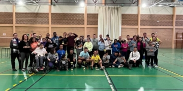 foto de familia con todos los participantes y personal que colaboró para que el evento fuera un auténtico éxito.