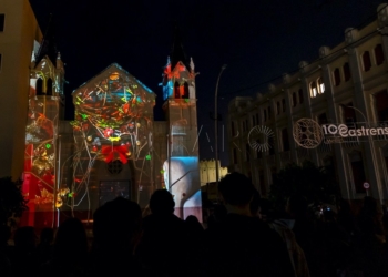 La fachada de la Castrense se viste de Navidad