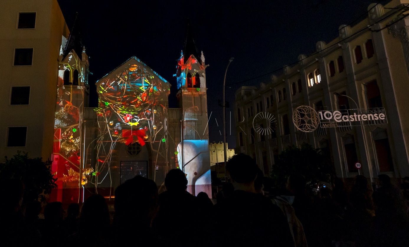 La fachada de la Castrense se viste de Navidad