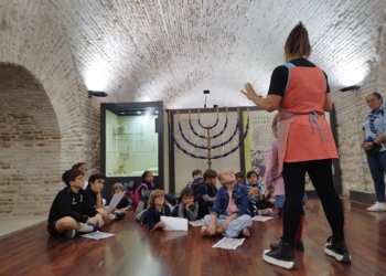 Un grupo de Scouts visita los Museos de Melilla.