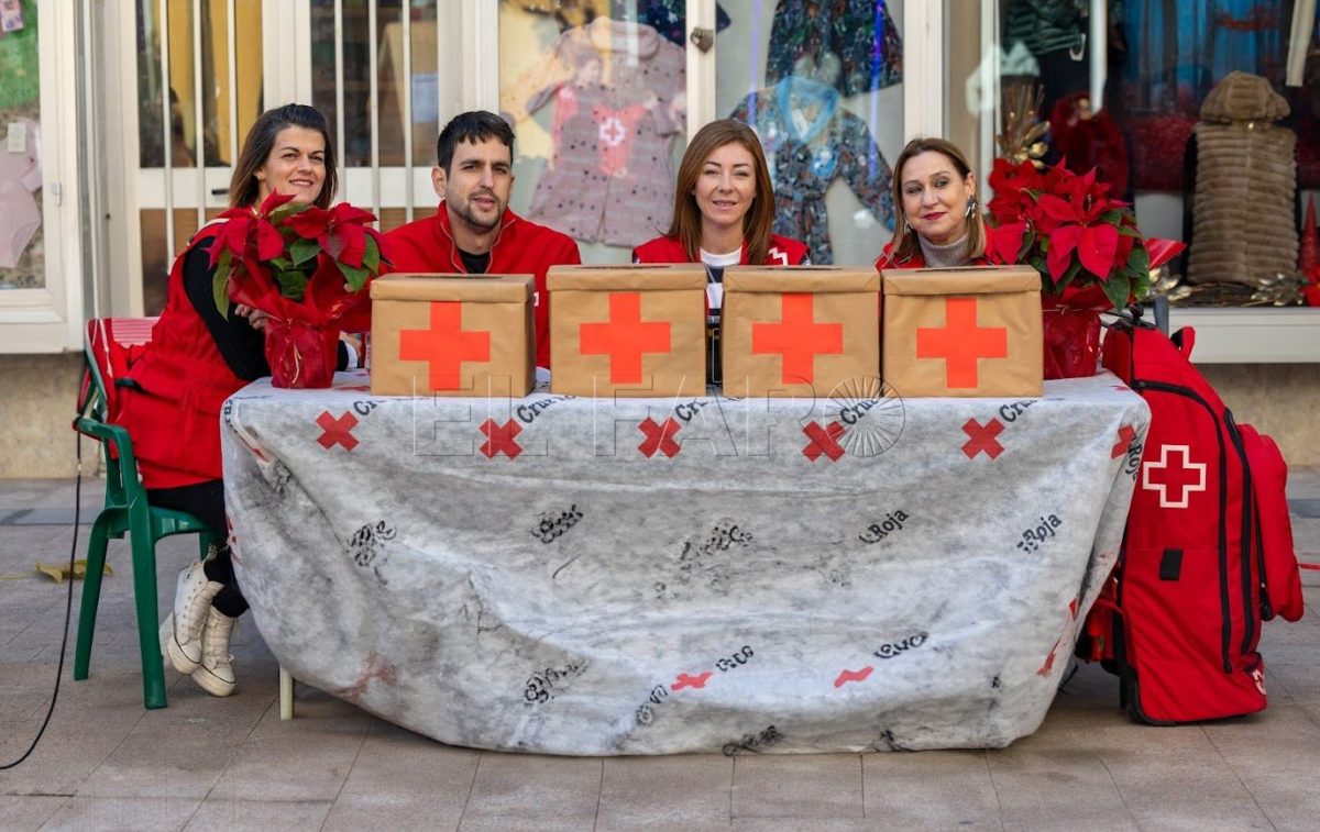 La tómbola de Cruz Roja une la solidaridad con la diversión por el Día de la Banderita