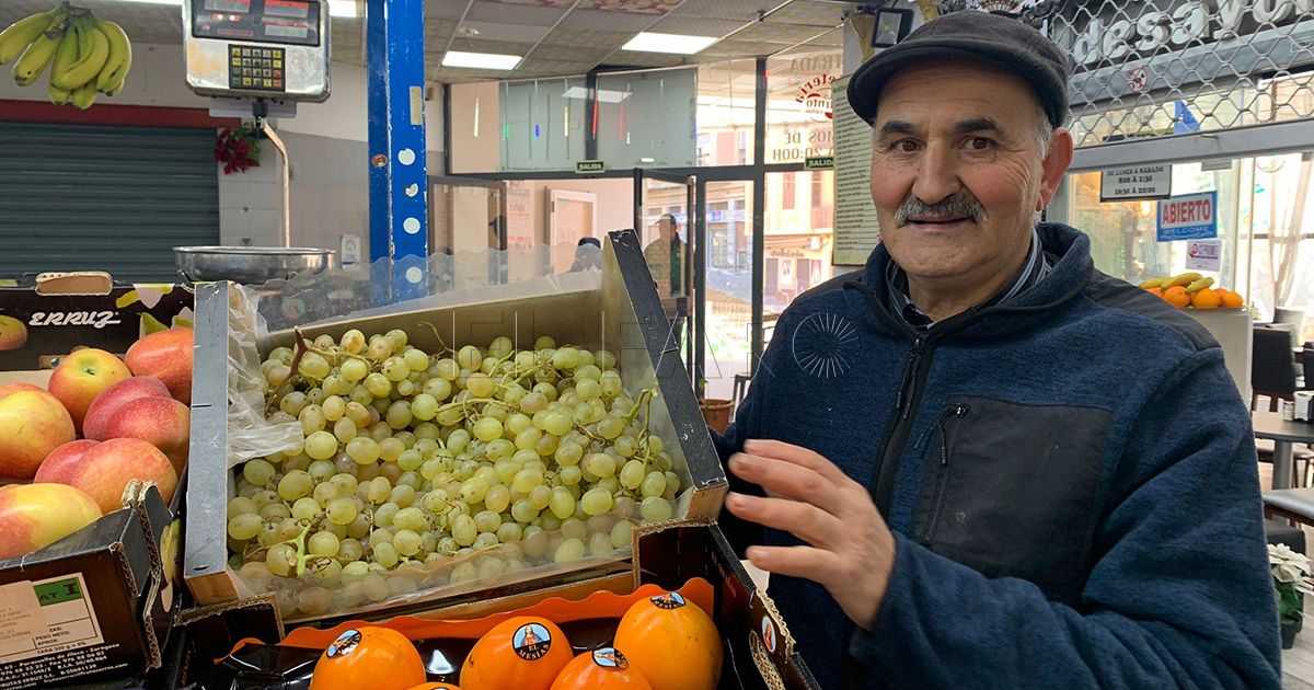 Los melillenses, más de uvas naturales que de lata para Nochevieja