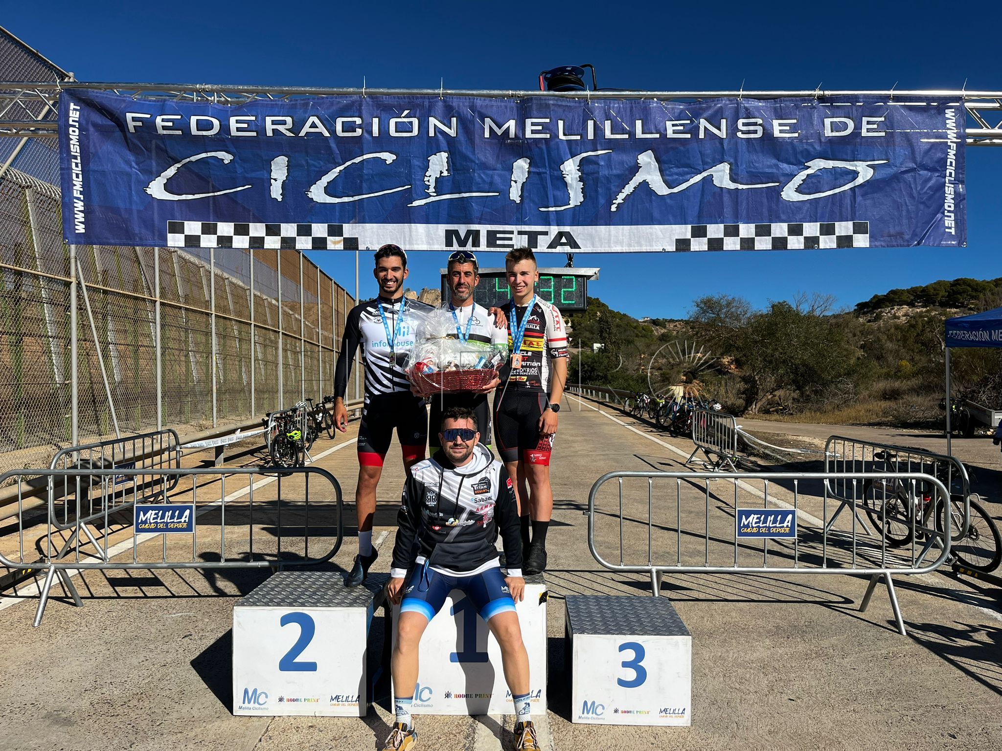 David Sánchez y Else Remartínez vencen en el Trofeo de Navidad Carrera del Pavo de ciclismo