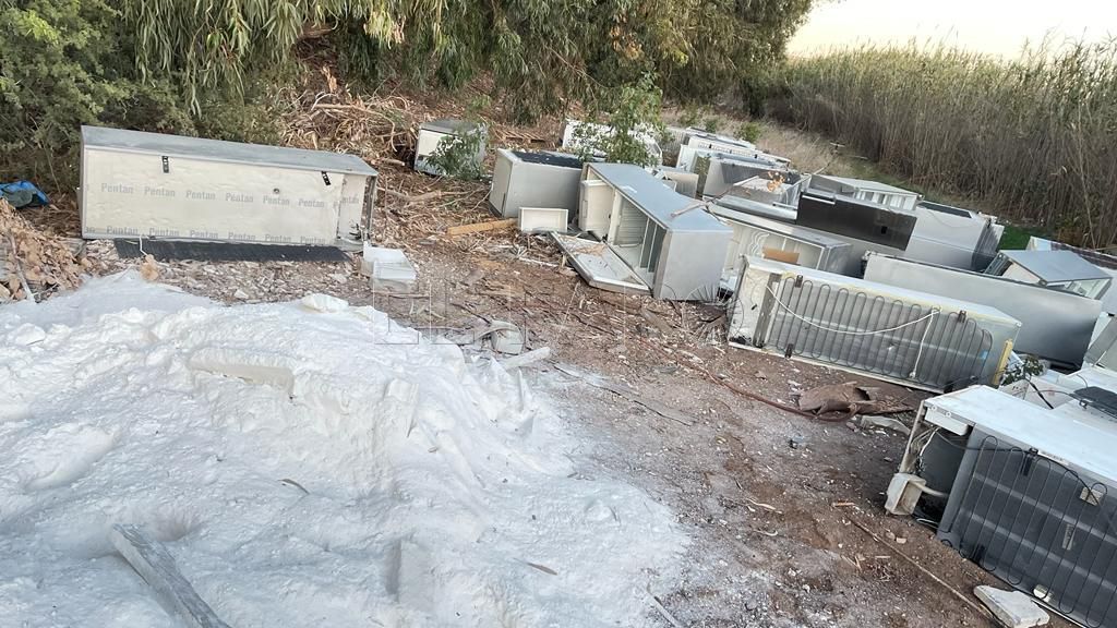 Vertido de electrodomésticos y escombros en la huerta de Hamed Al-Lal