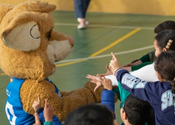 Meli, mascota del Melilla Ciudad del Deporte Baloncesto, continúa con la ruta por los diferentes colegios de nuestra ciudad autónoma.