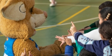 Meli, mascota del Melilla Ciudad del Deporte Baloncesto, continúa con la ruta por los diferentes colegios de nuestra ciudad autónoma.