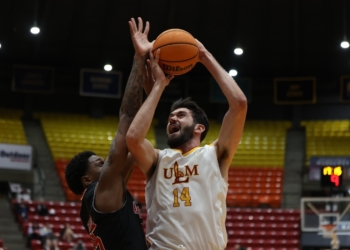 Tras su paso por la liga universitaria estadounidense, Víctor Bafutto llegaba el pasado verano a la LEB Oro, donde ha militado en el Clavijo, disputando 7 partidos con un promedio de 13’ por choque.