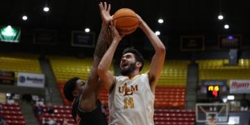 Tras su paso por la liga universitaria estadounidense, Víctor Bafutto llegaba el pasado verano a la LEB Oro, donde ha militado en el Clavijo, disputando 7 partidos con un promedio de 13’ por choque.