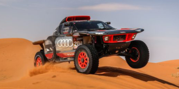 Carlos Sainz continúa al frente de la clasificación, a pesar de que el piloto francés Loeb lograra imponerse en la novena etapa de este Dakar 2024.