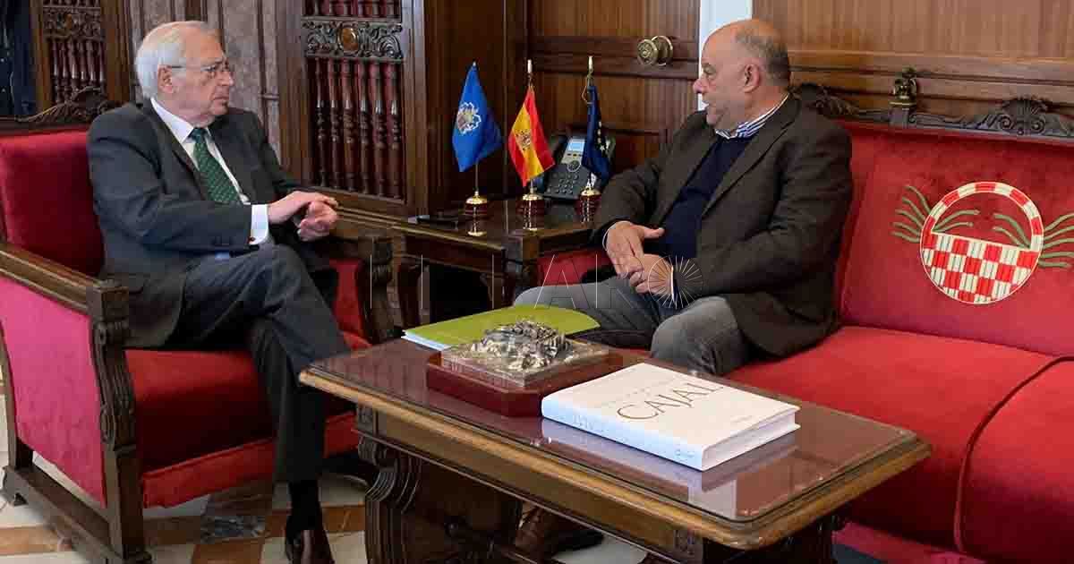 La construcción industrializada en Melilla, tema principal de la reunión de Imbroda y el Colegio de Aparejadores de Málaga