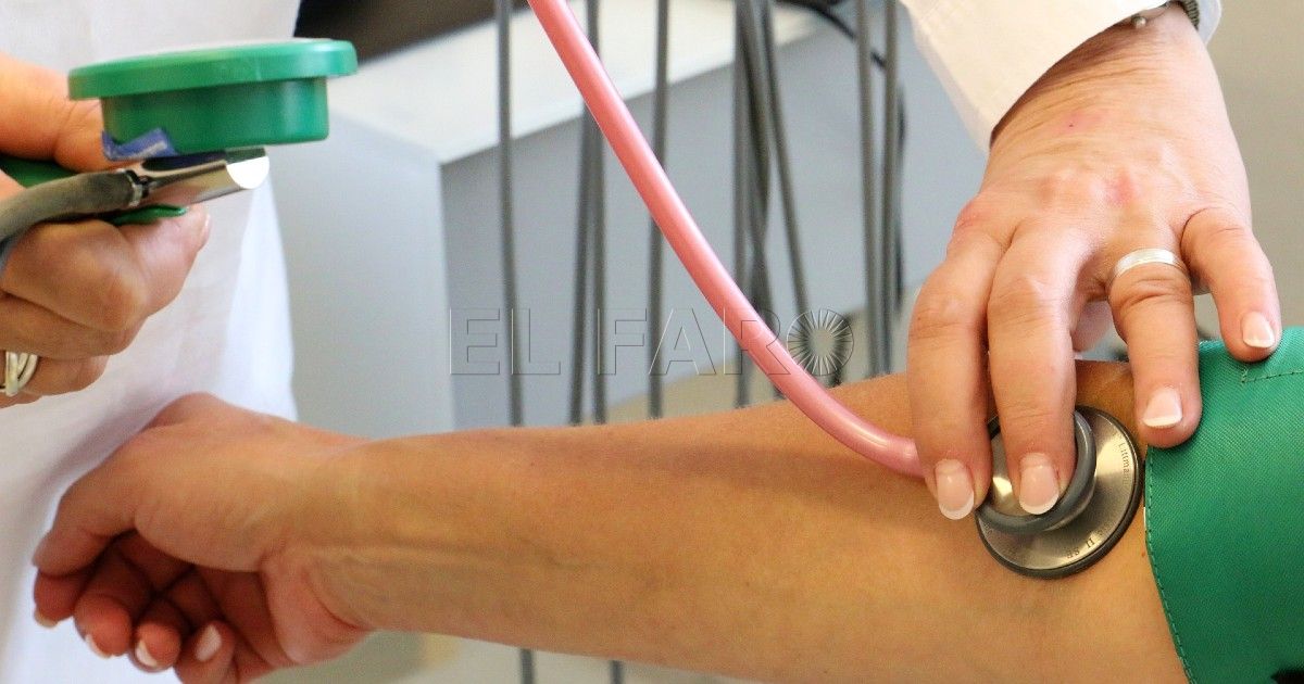 Las enfermeras lanzan un decálogo con consejos esenciales para evitar los contagios de gripe y covid