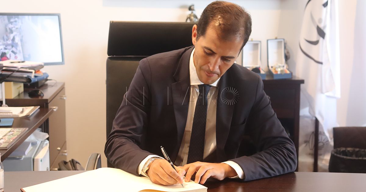 Bussian acusa al Gobierno de "grandilocuencia" sin reflejo en los presupuestos