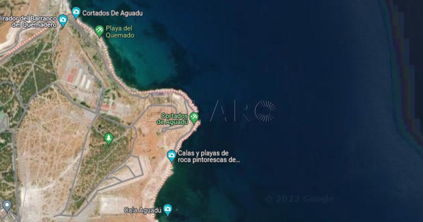 La Guardia Civil sorprende a un submarinista pescando ilegalmente en Aguadú