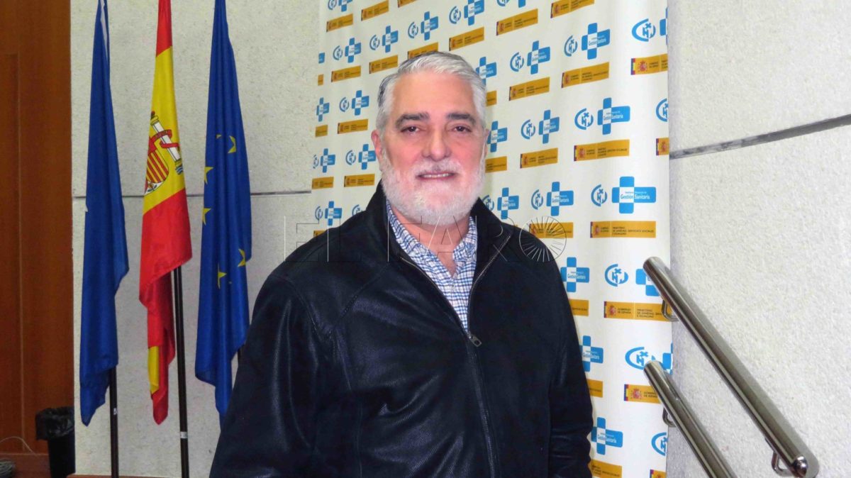 El urólogo Salvador Rocafull dispone de un contrato en periodo de prueba hasta recibir la acreditación de su especialidad