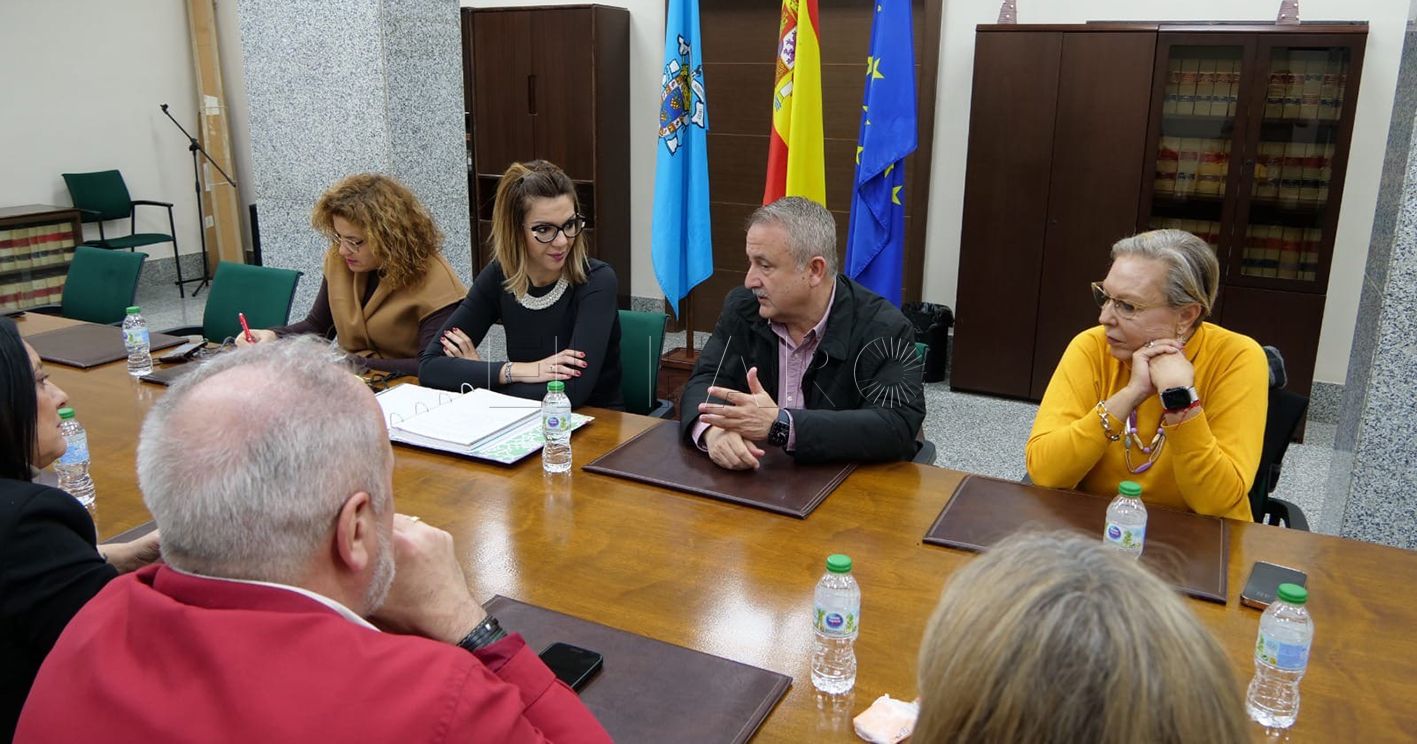 Moh traslada a CCOO los avances en sanidad con Pedro Sánchez