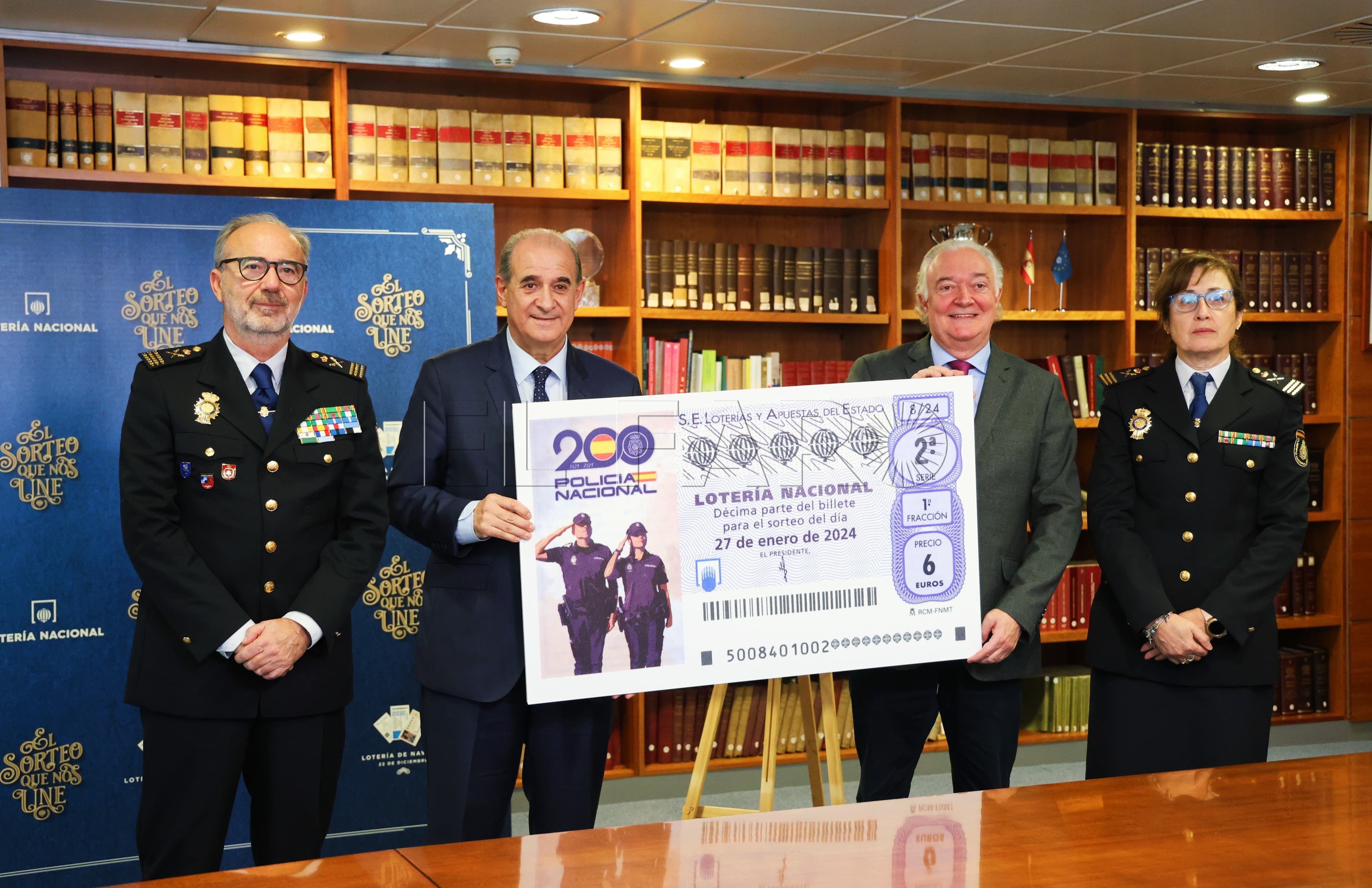 Lotería Nacional dedica un décimo al Bicentenario de la Policía Nacional