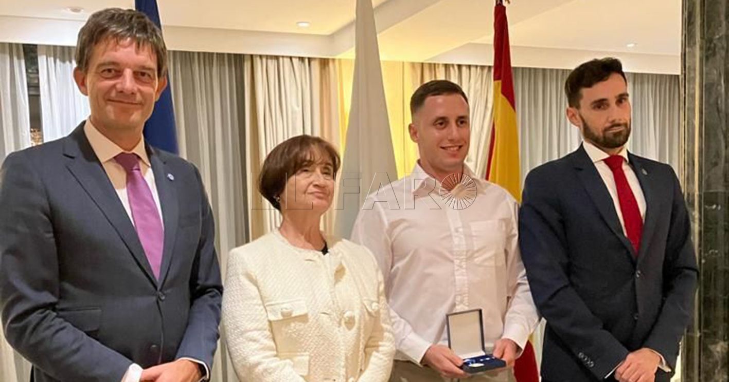 La AEAT distingue a Carlos Esquembri