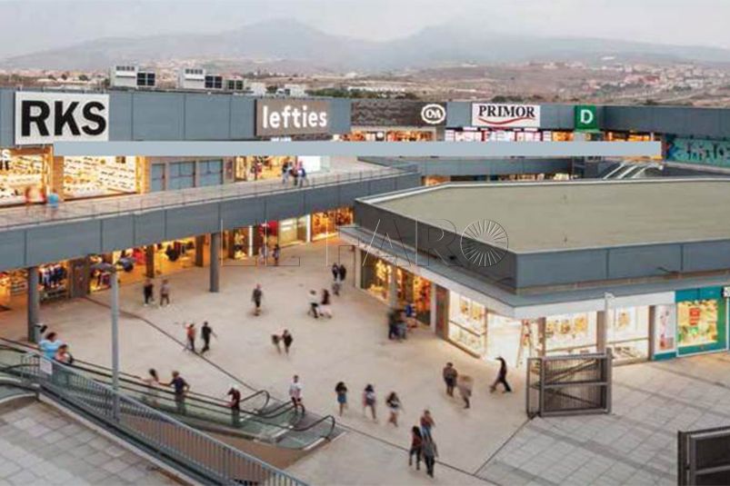 Izilend financia la inversión para la compra del Family Cash de Melilla