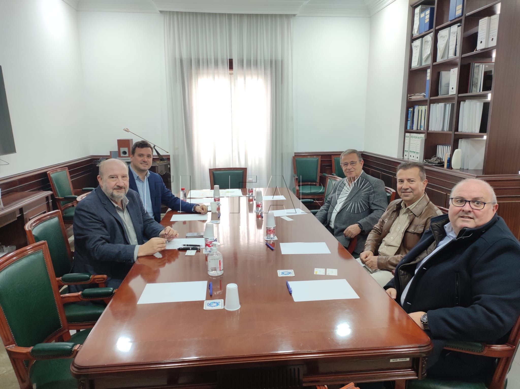 Reunión de Quevedo con Cepsa para suministrar a barcos de grandes esloras