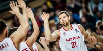El ala-pívot Bryce Douvier cuenta con doble nacionalidad, austriaca y estadounidense, contando con una gran experiencia a sus espaldas.