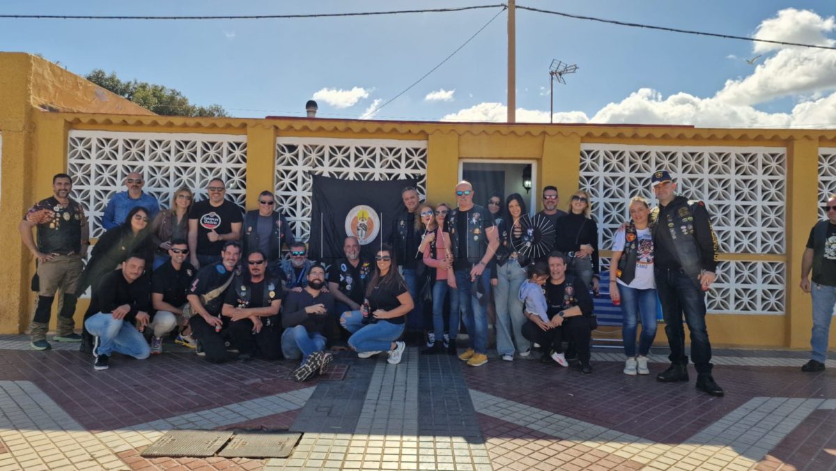 Los Ángeles Guardianes de Melilla inauguran el año motero con una paella para socios