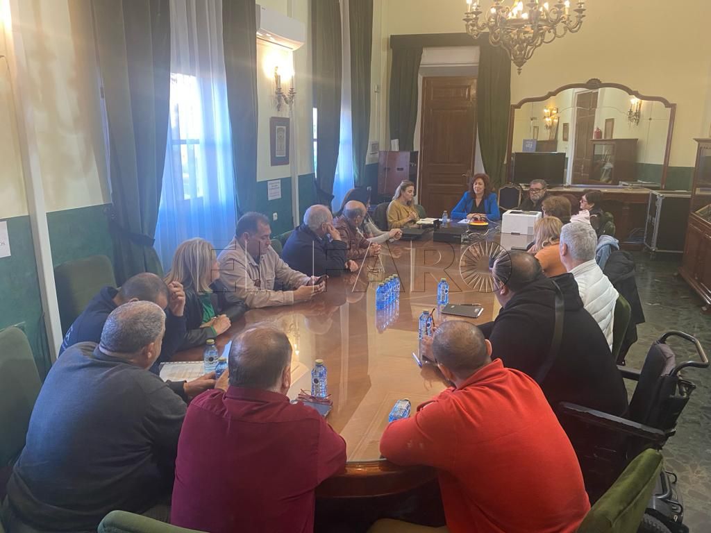 Nasera Al Lal se reúne con las asociaciones de vecinos