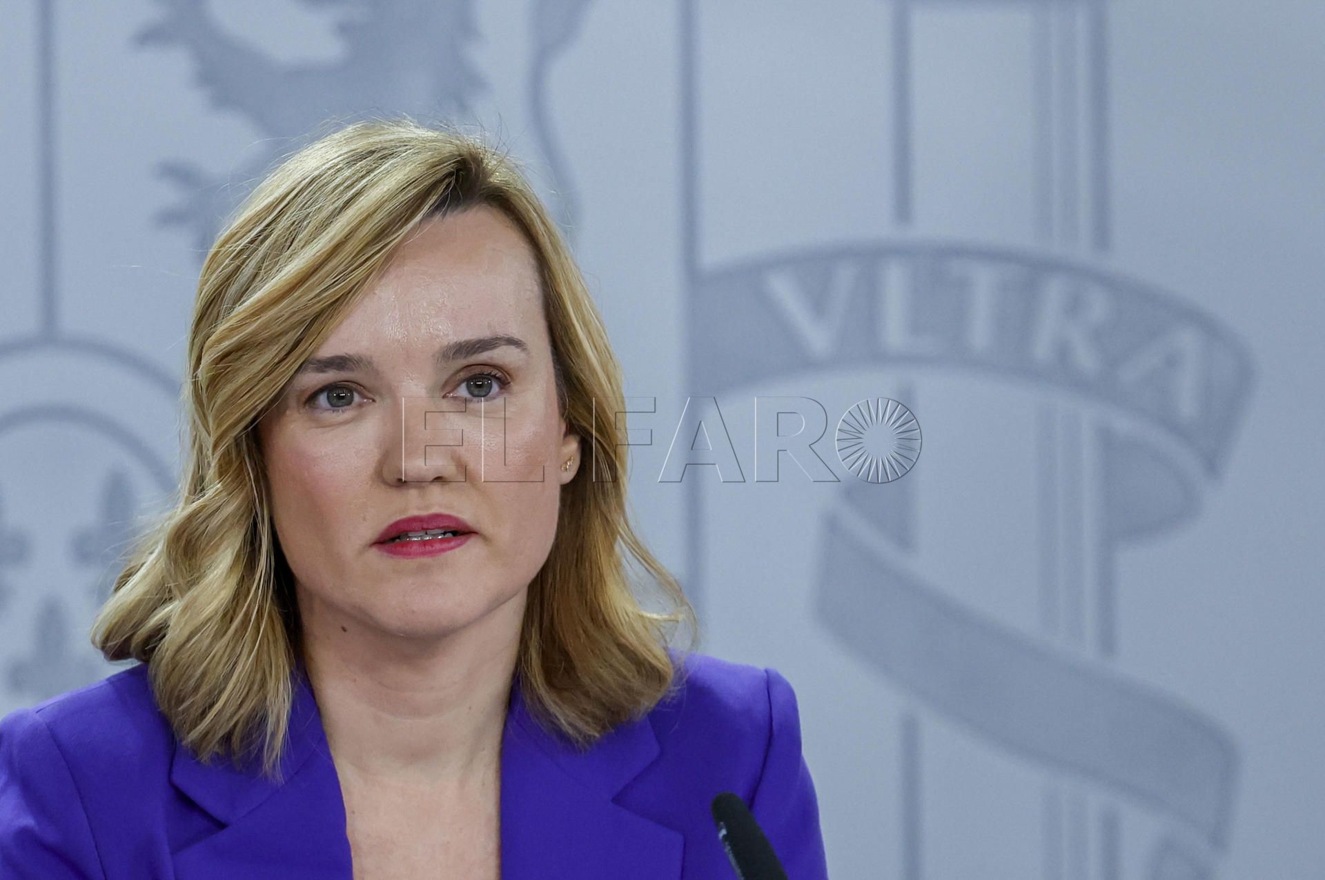 La ministra de Educación quiere una respuesta "común y coordinada" ante los móviles