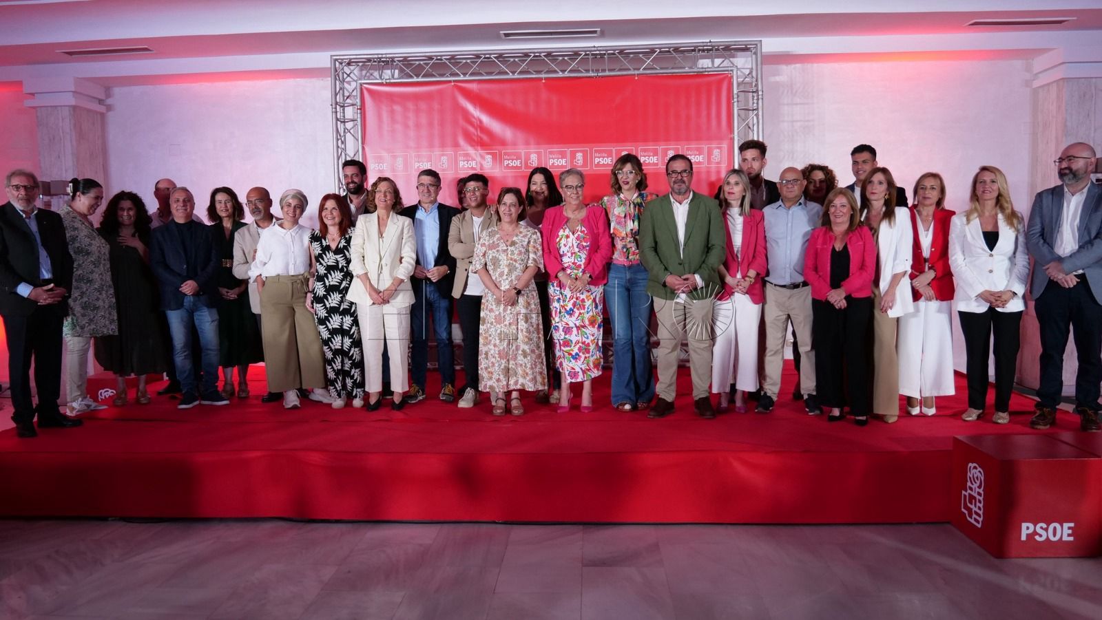 Rojas deja el liderazgo del PSOE y el partido va a un Congreso el 20 de abril