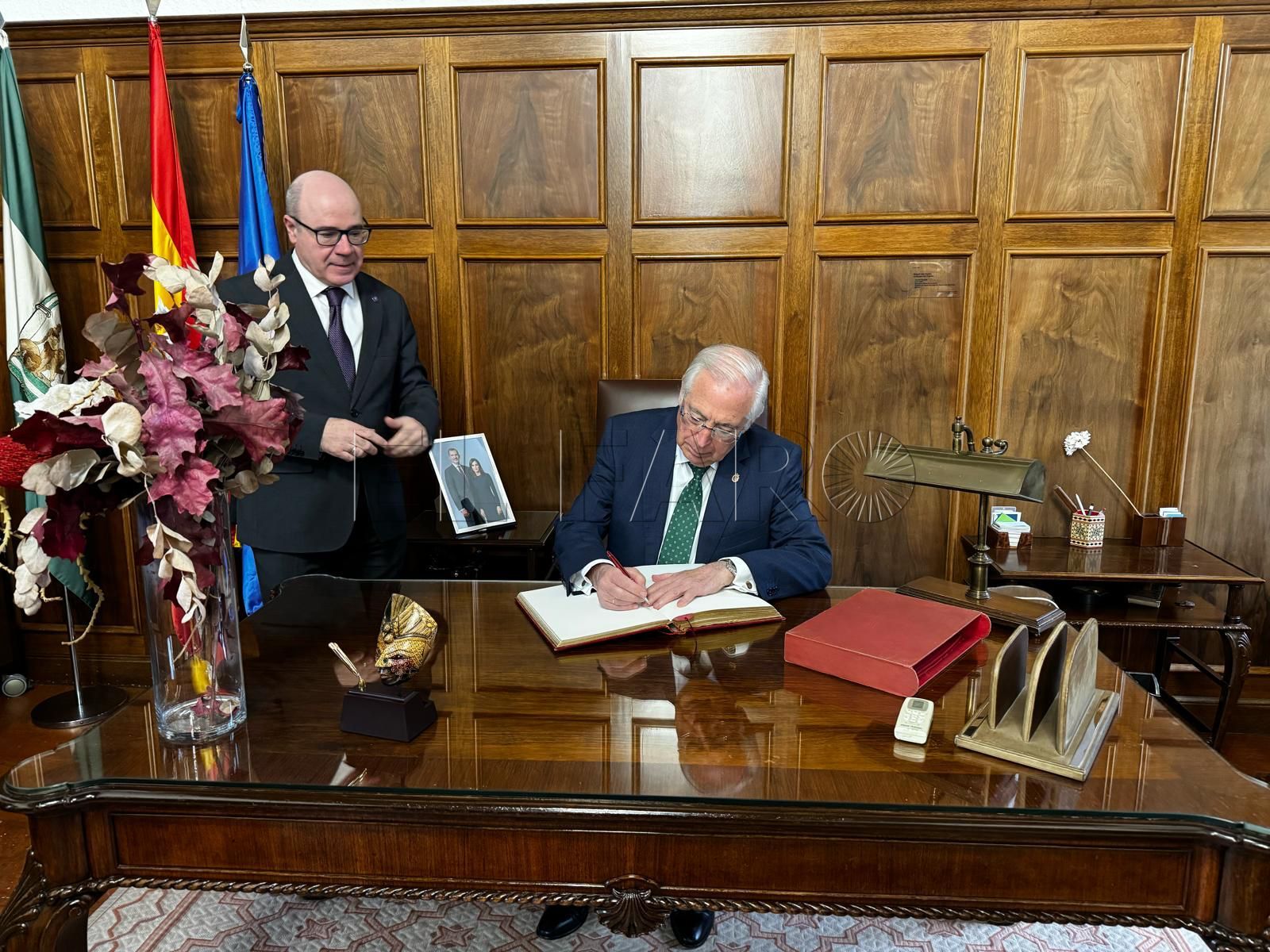 Imbroda visita la Universidad de Granada para estrechar las relaciones