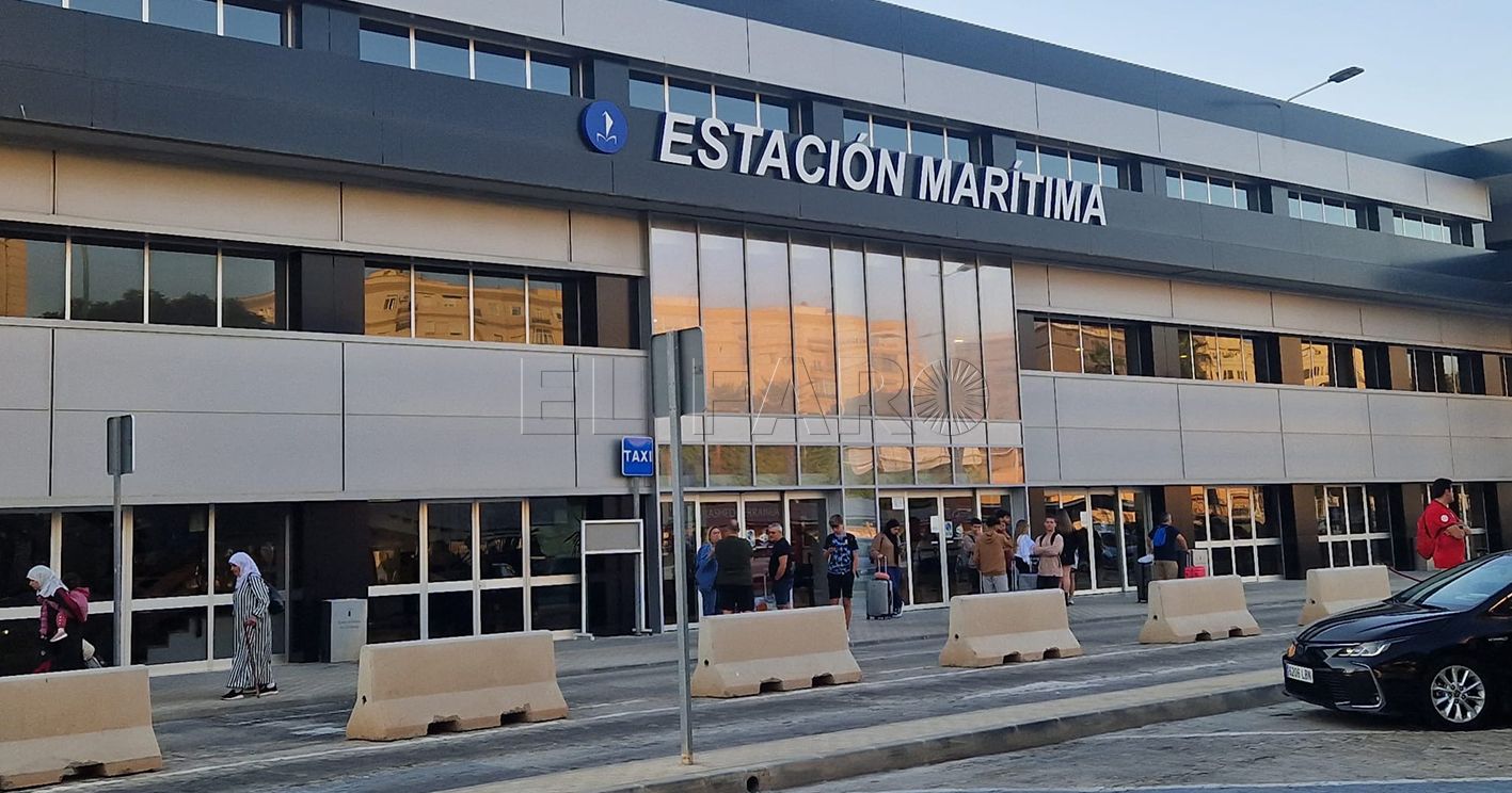 Agricultores y ganaderos bloquean el puerto de Málaga