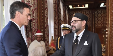This photo provided by the Moroccan Royal Palace shows Spanish Prime Minister Pedro Sanchez, left, greeted by Moroccan King Mohammed VI prior to their lunch at the Royal Palace in Rabat, Morocco, Monday, Nov. 19, 2018. Sanchez urged greater cooperation on migration while making his first visit Monday to Morocco, a jumping-off point for a growing number of migrants trying to reach Spain and get a foothold in Europe. (Moroccan Royal Palace via AP)