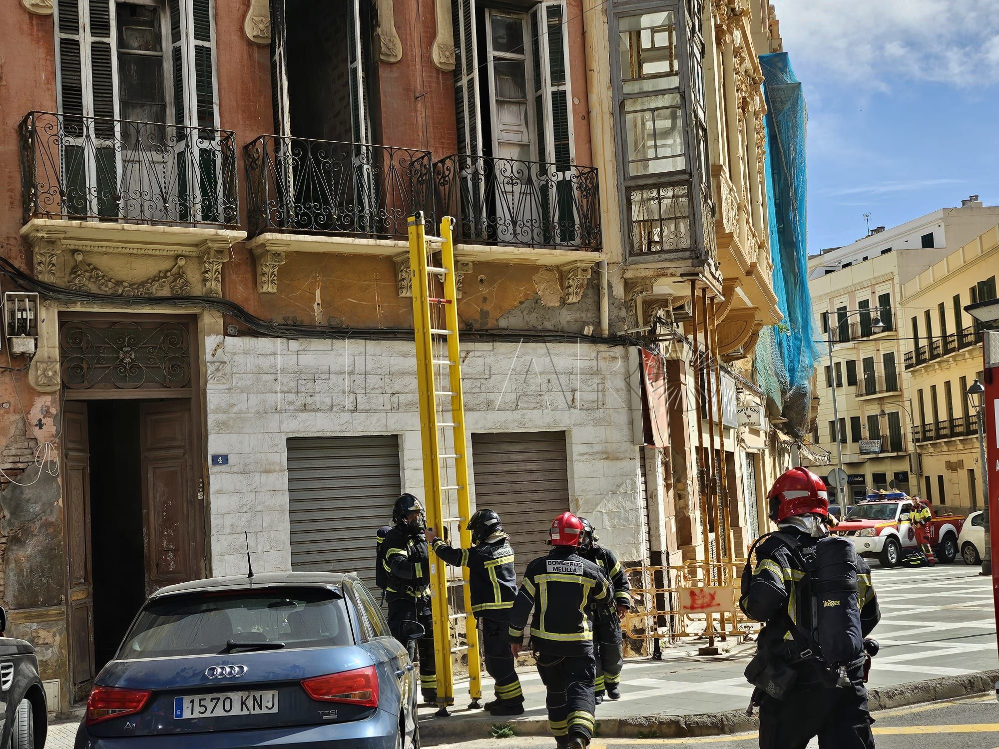 Gran revuelo en la calle Castelar por una falsa alarma en el edificio 'okupa'