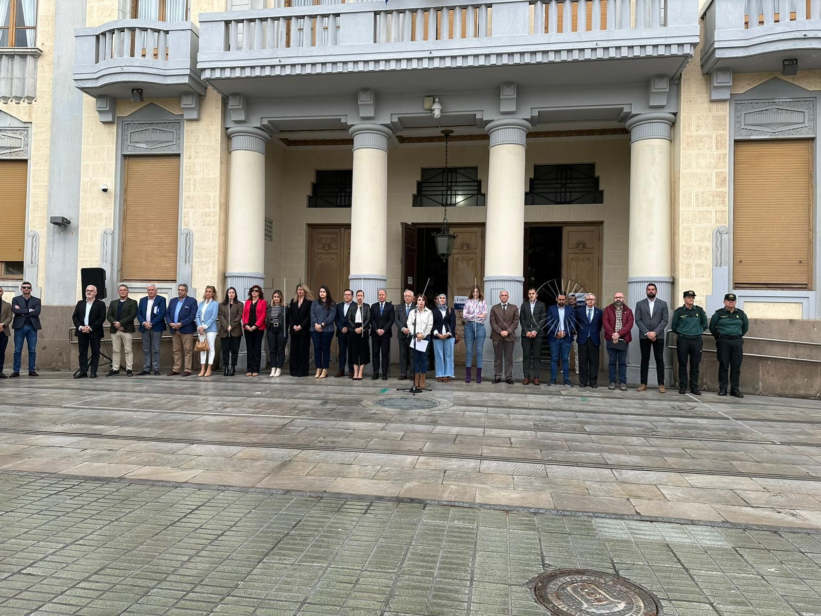 Melilla guarda un minuto de silencio por el incendio en Valencia