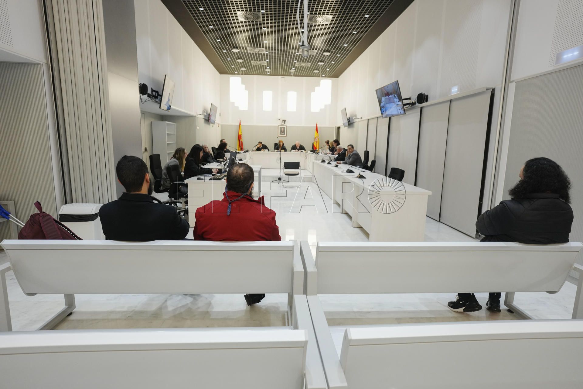 Siete años de prisión para dos acusados del frente de cárceles yihadista y absuelto otro