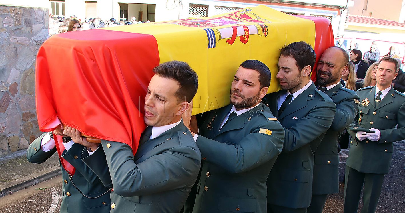 Por dos guardias civiles asesinados