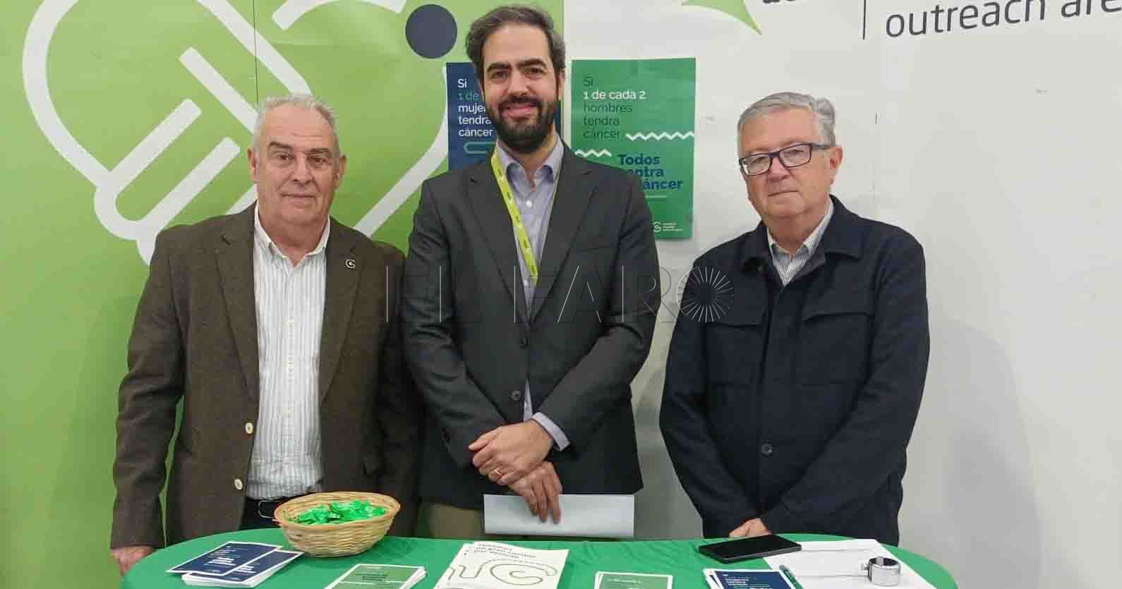 Espacio solidario de la AECC en el aeropuerto