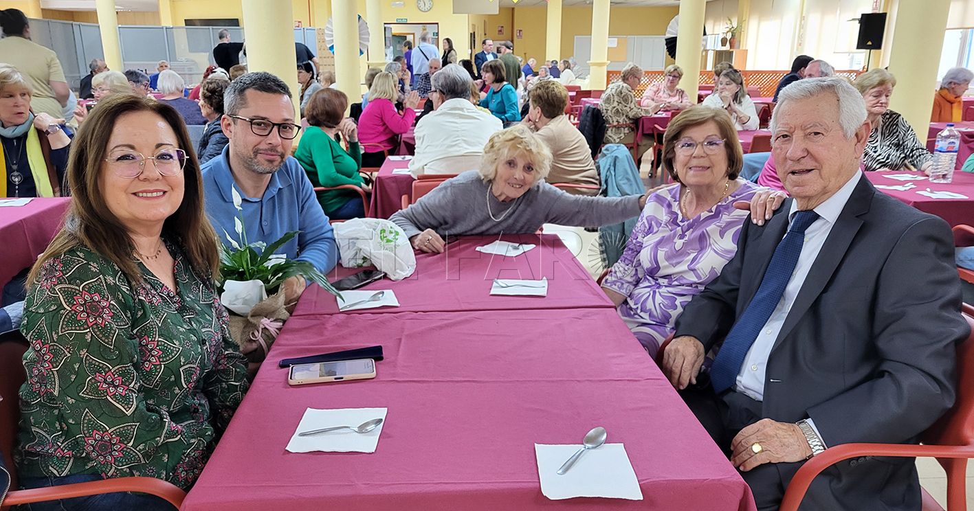 El Centro Social de Mayores homenajea a Antonio Tapia por el Día del Padre