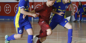 Los jovencísimas jugadoras melillenses no bajaron los brazos en ningún momento del encuentro.