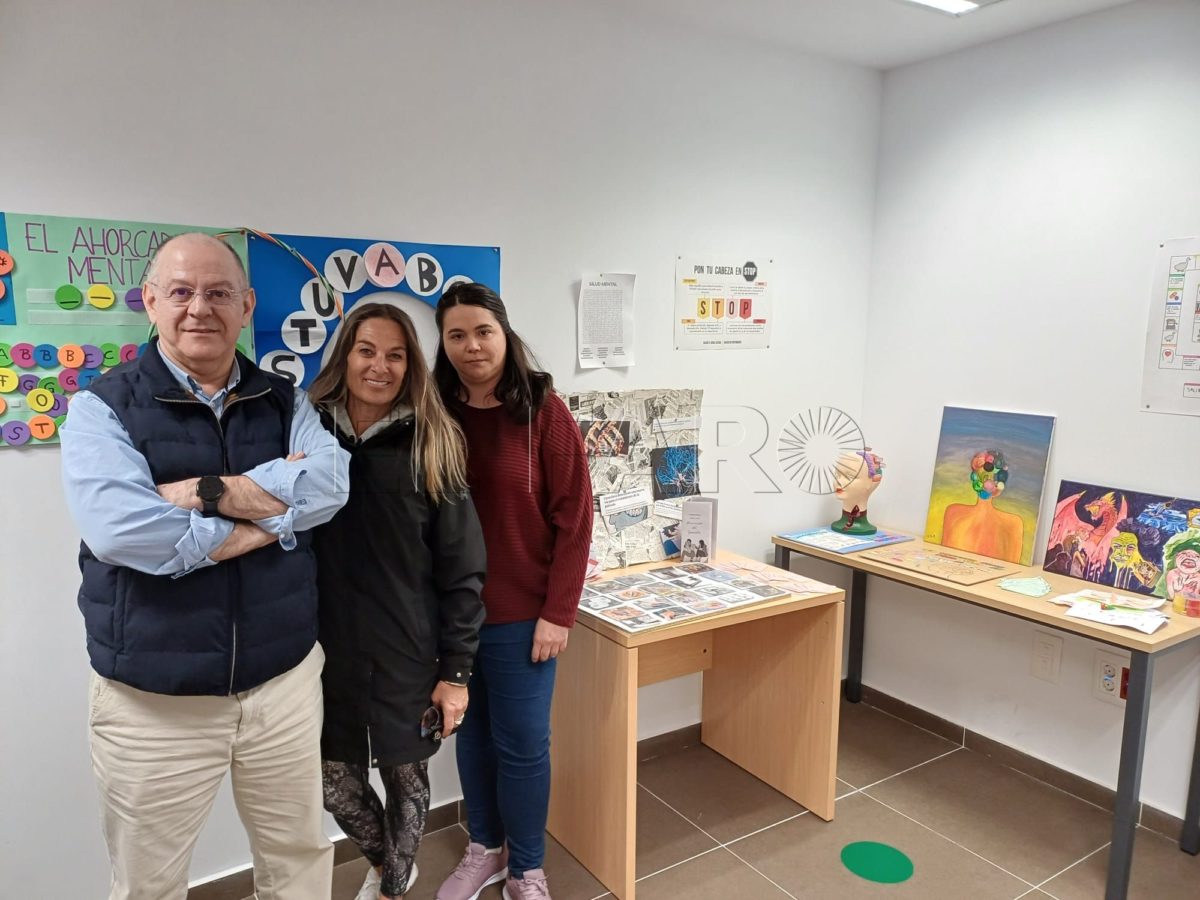 La Facultad de Ciencias de la Salud acoge una exposición artística con trabajos didácticos de alumnos